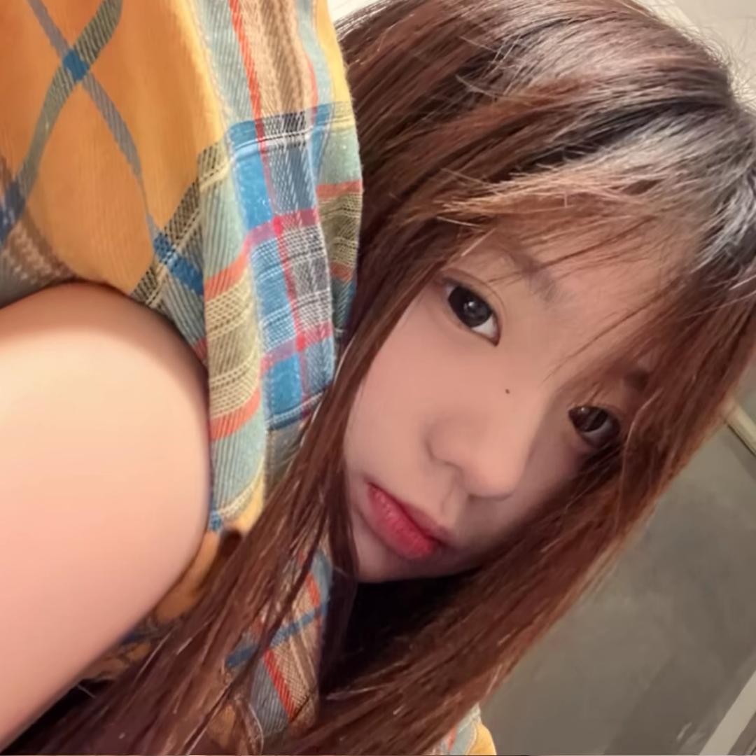 敏敏.