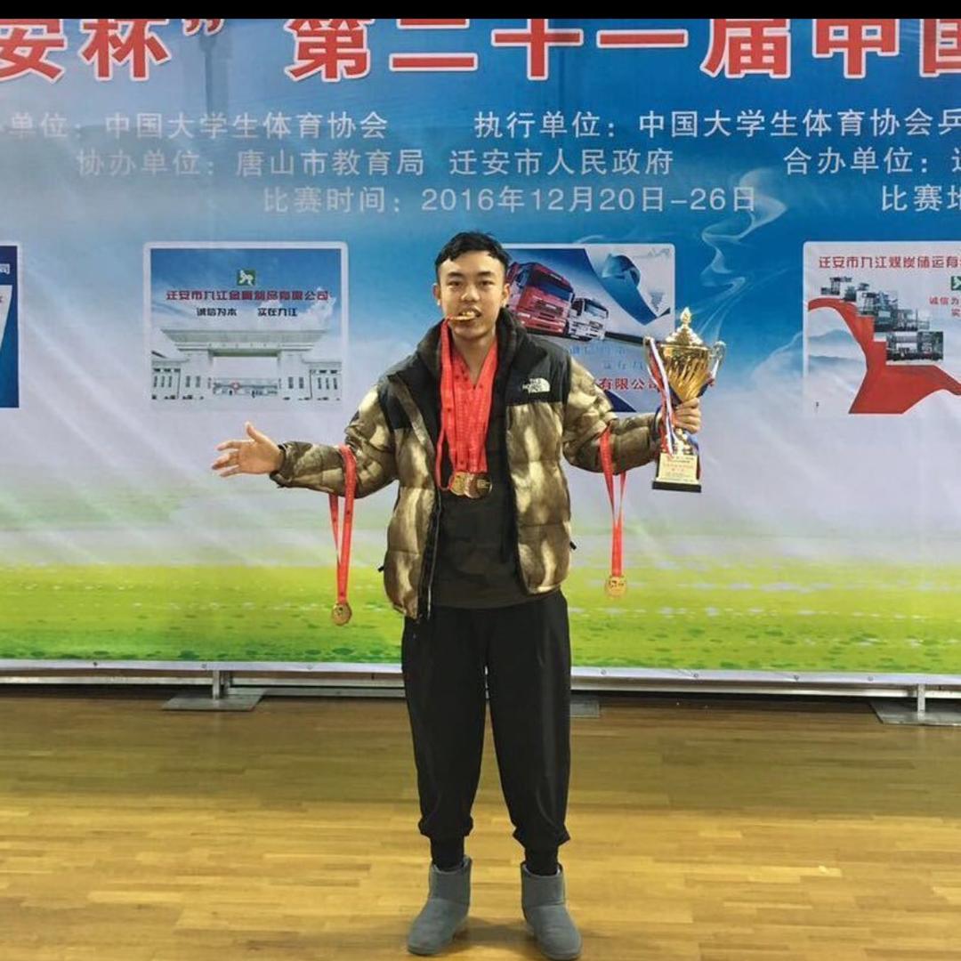 马明俊教乒乓球
