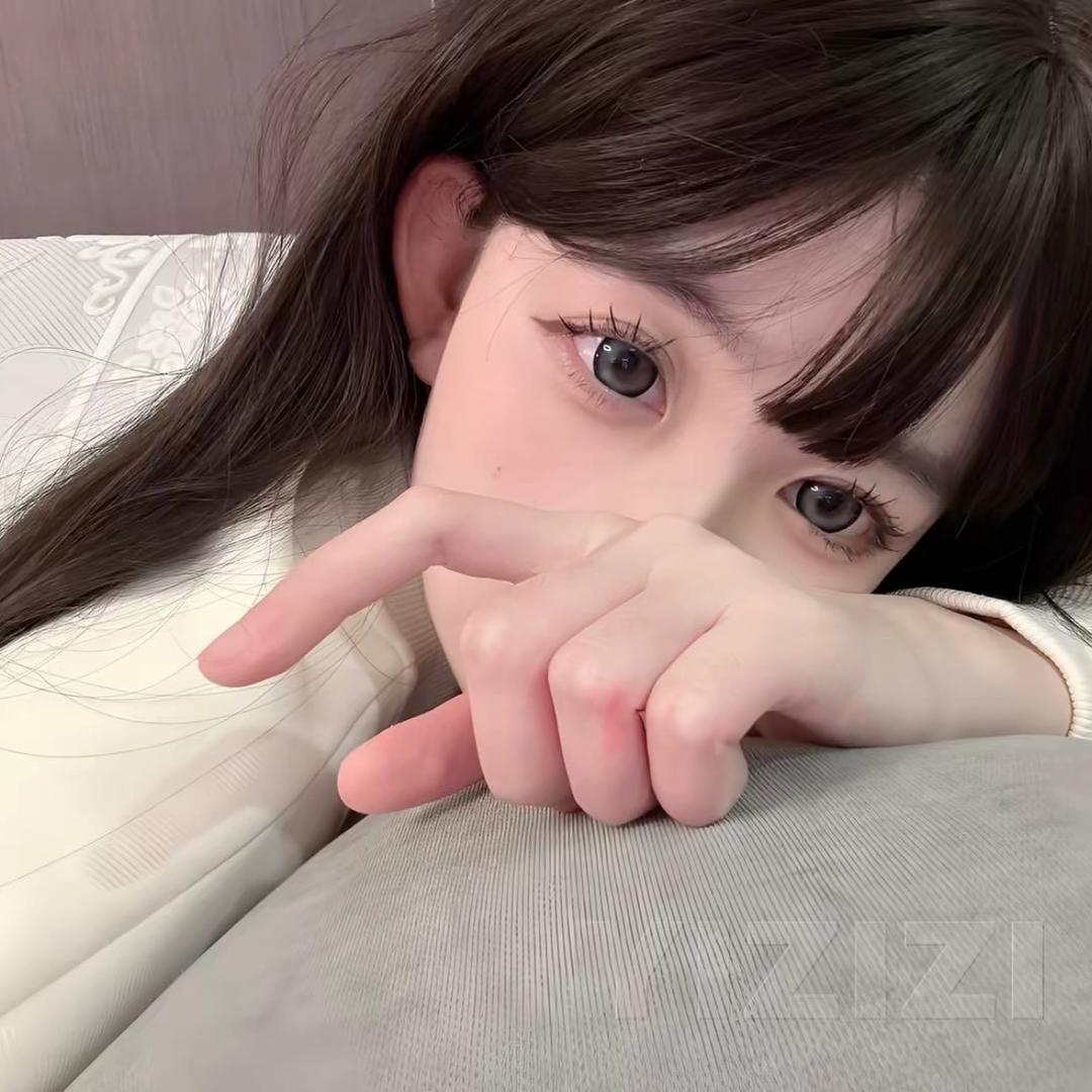 你头发乱了喔ฅ