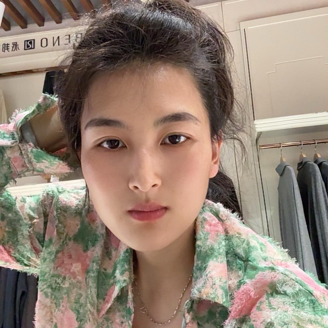 曼妮芬小月（原韩姿娜）