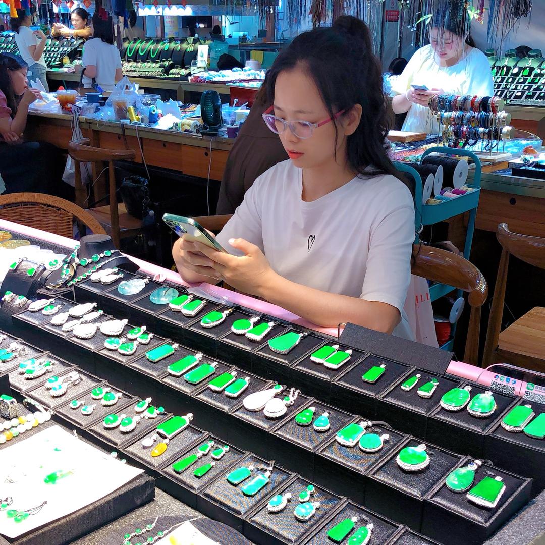 聚四方姐妹翡翠