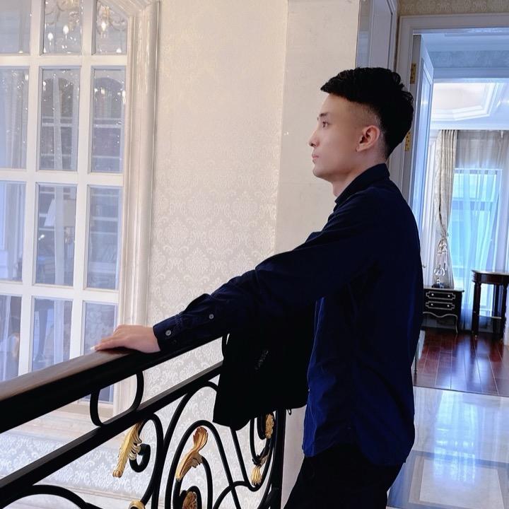 努力的辉哥🎤