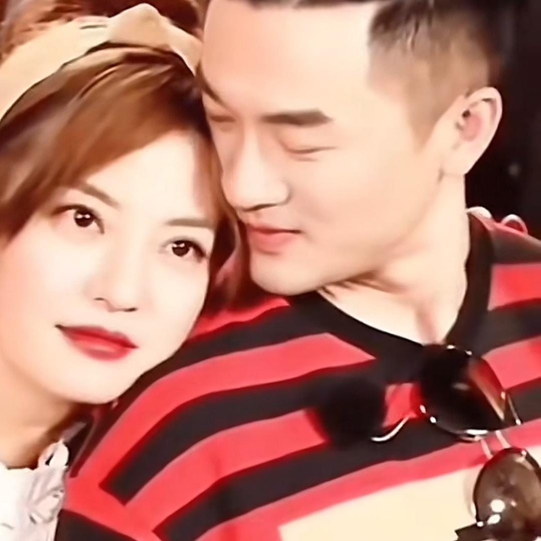 跟着美女大屁股后面闻屁臭被警察抓了