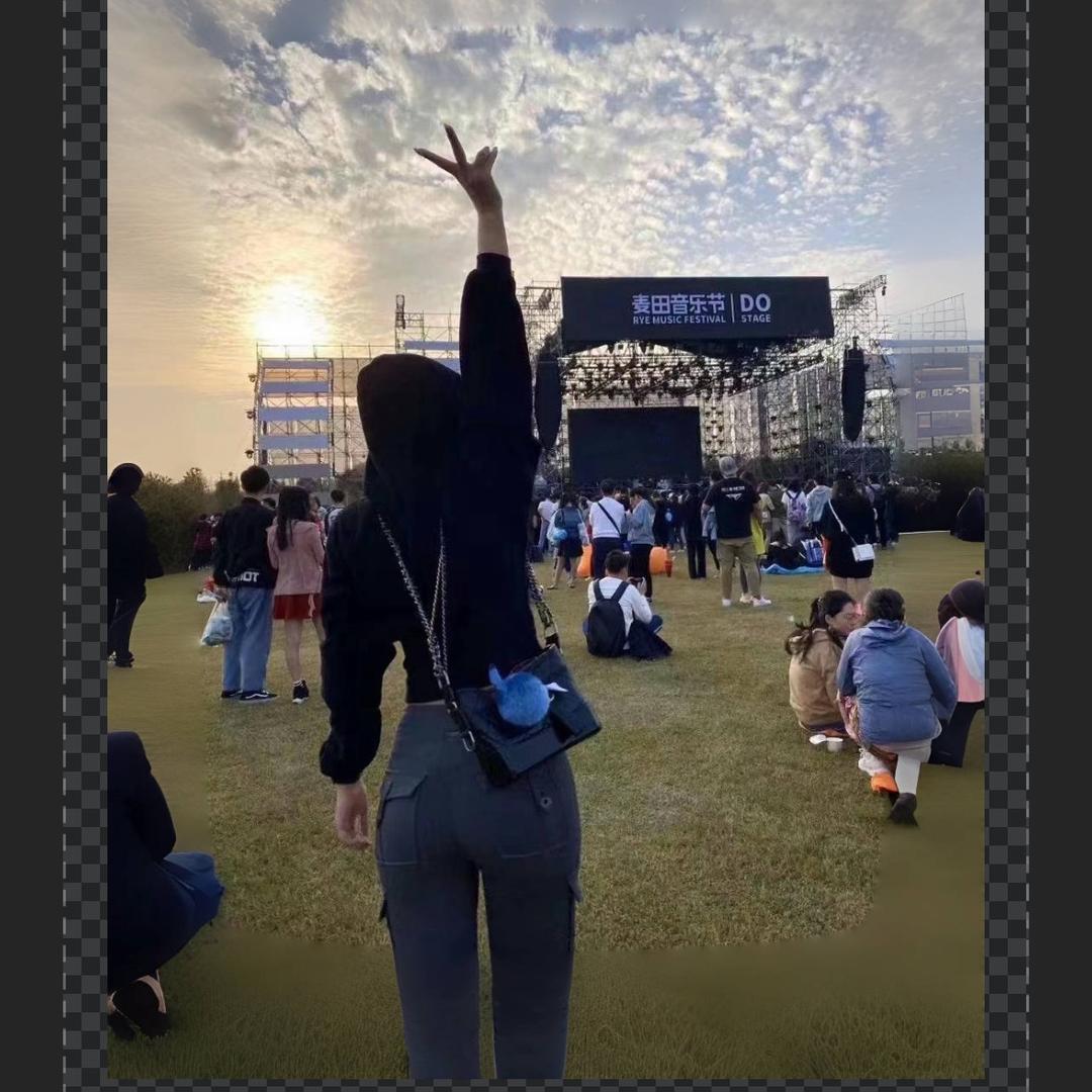づ唇间那抹妖异的红