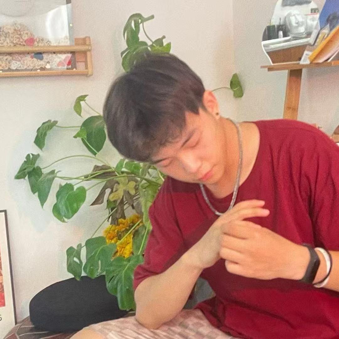 小豪喜欢捣鼓车