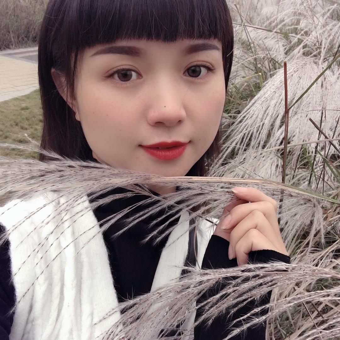 何府🏤二小姐