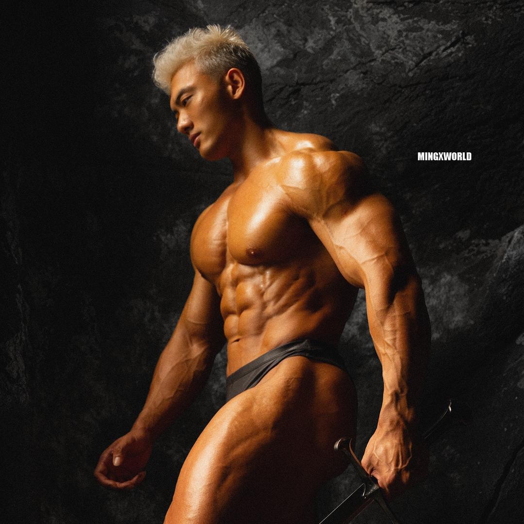 IFBBPRO刘鑫 「疯狂练背版」