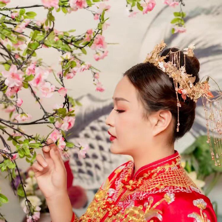 婚礼主持丽娜(承接各种婚礼布置）
