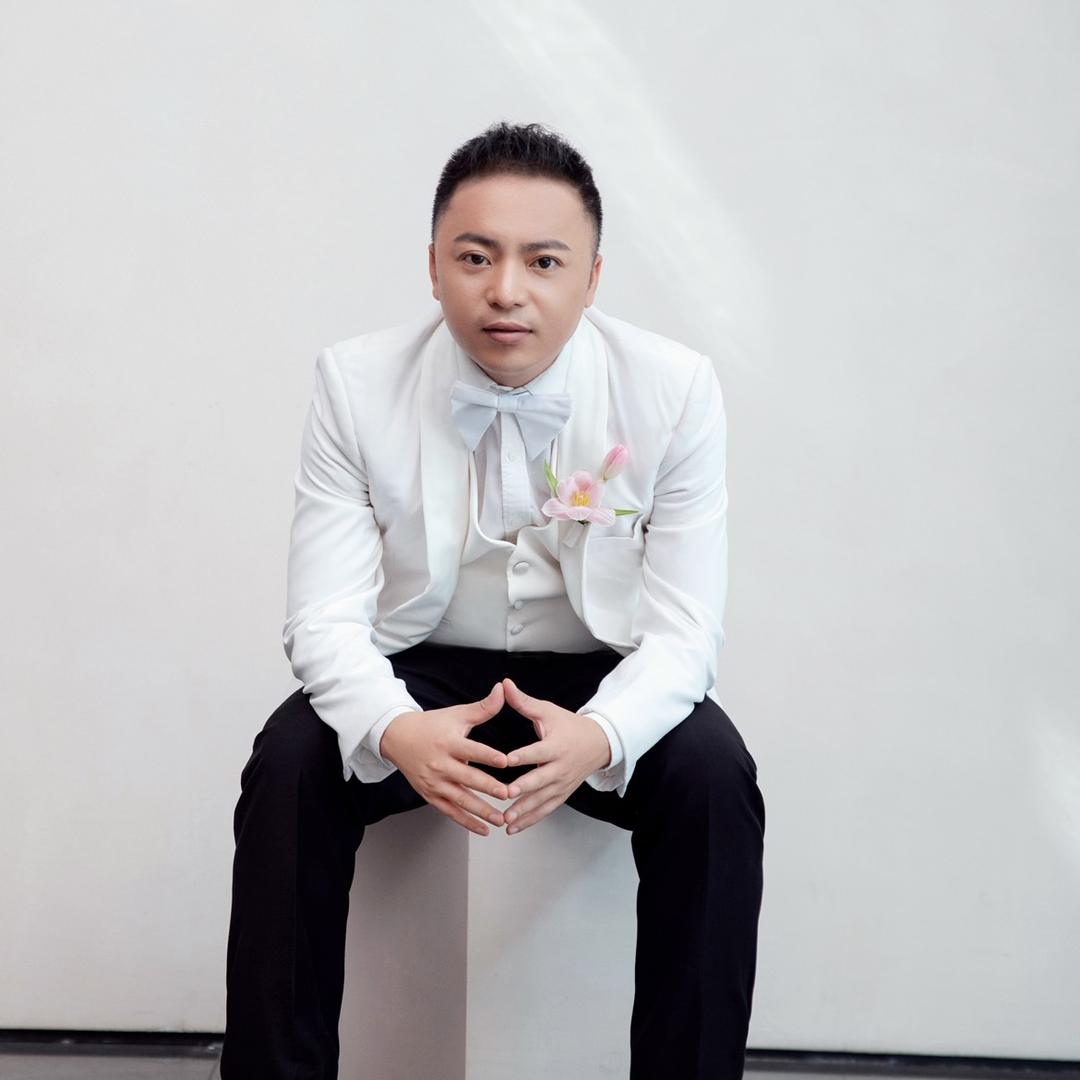 小贱探房