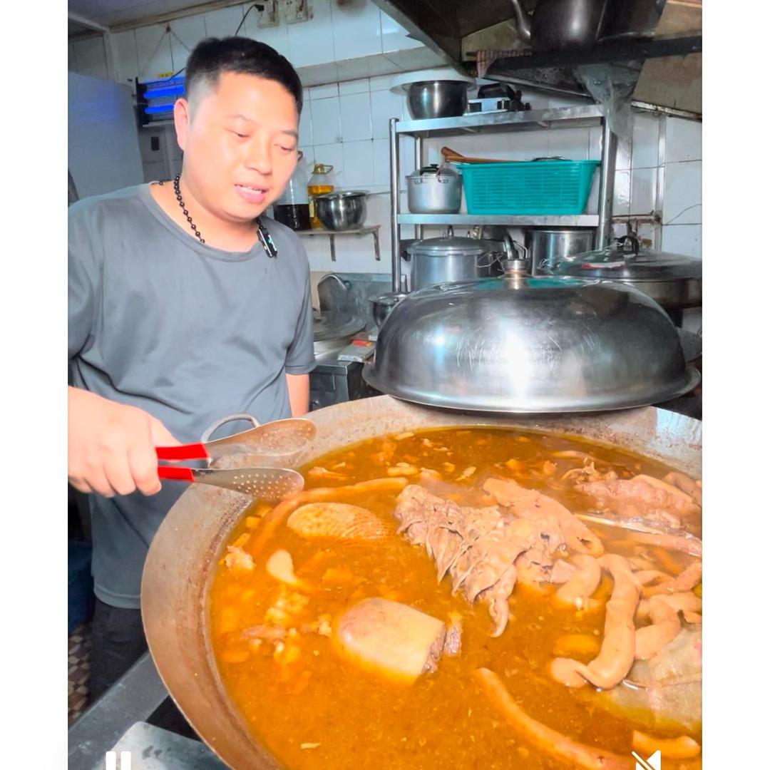 海陵岛牛杂煲小熊哥