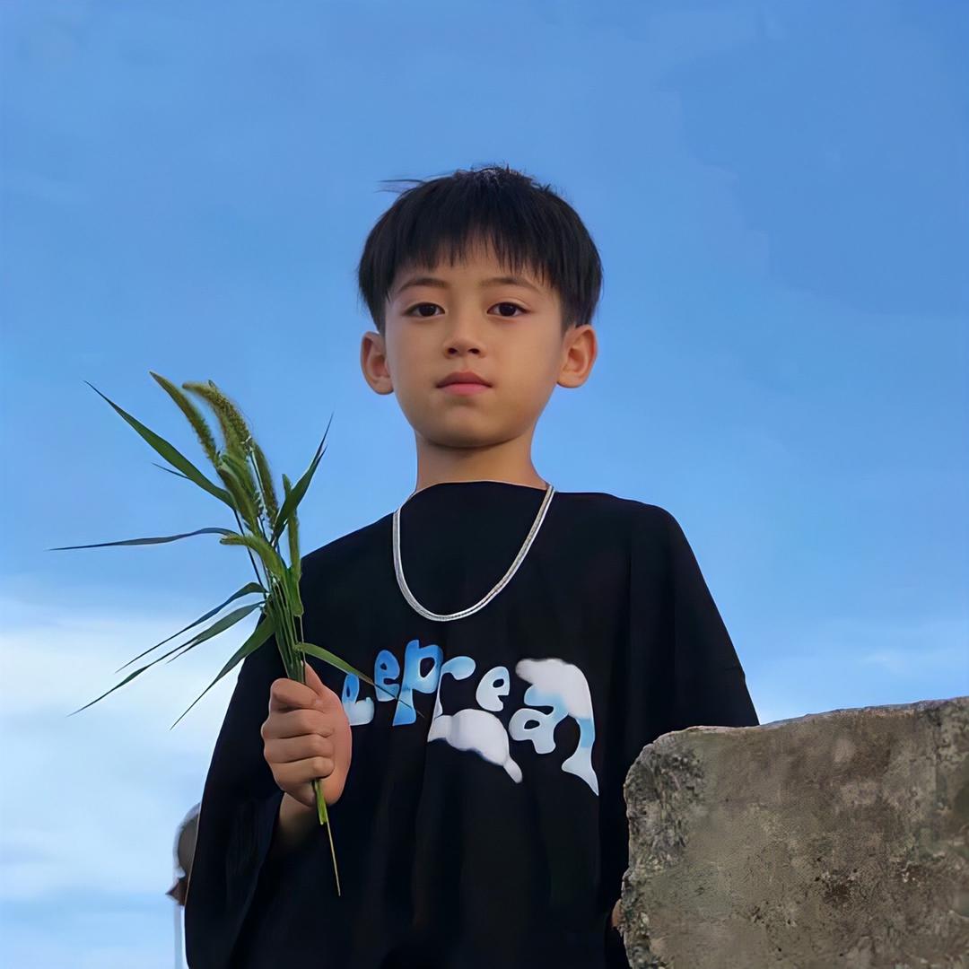 爱笑男孩👦