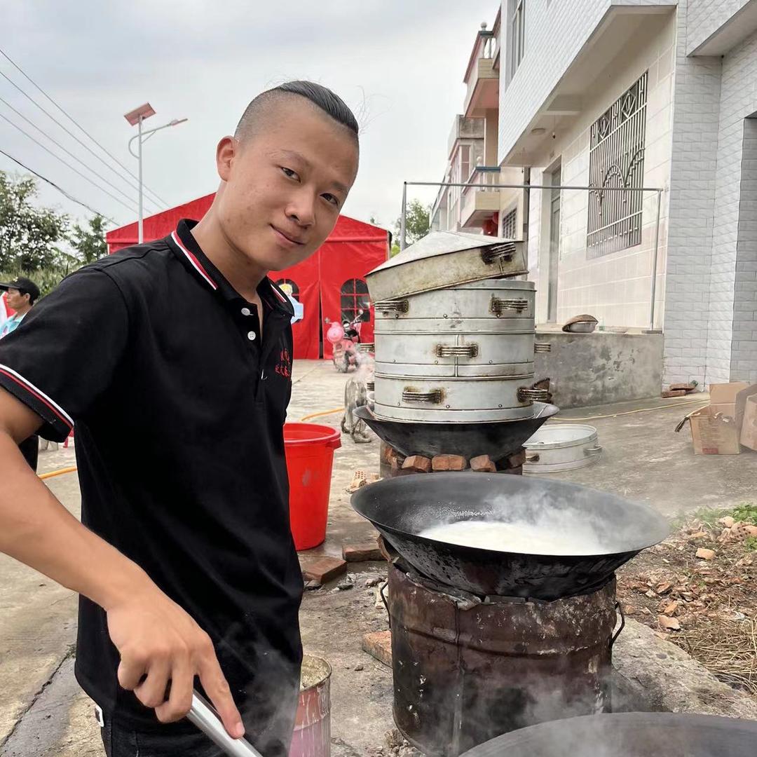 烧十大碗的瑾锅锅（招徒弟 招摄影师）