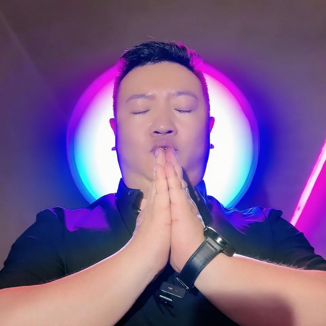 追光潇洒哥
