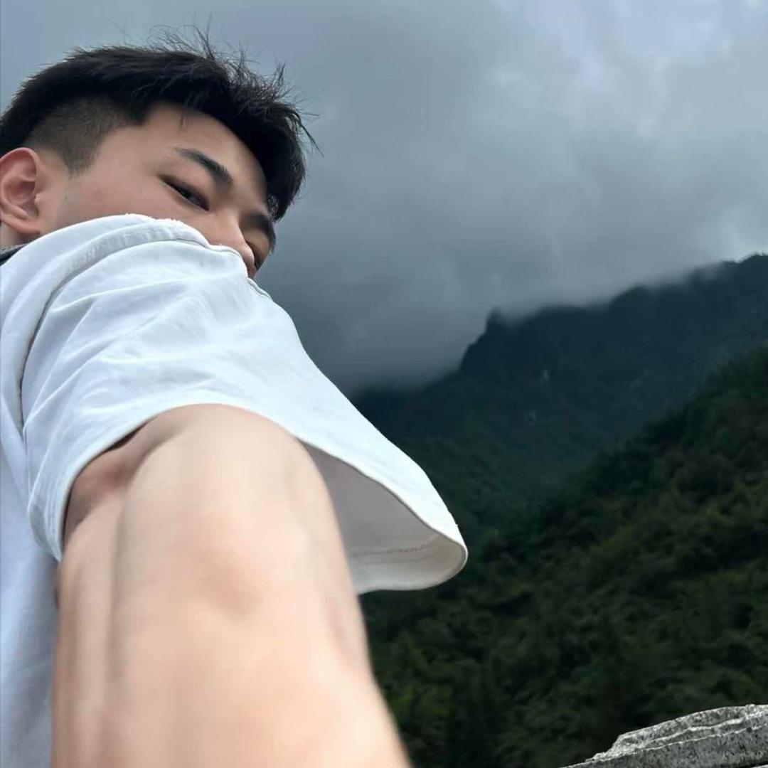 柳明君.