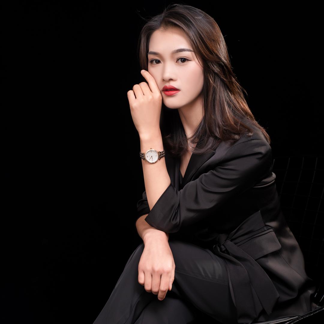 六盘水做眉毛的黑妹