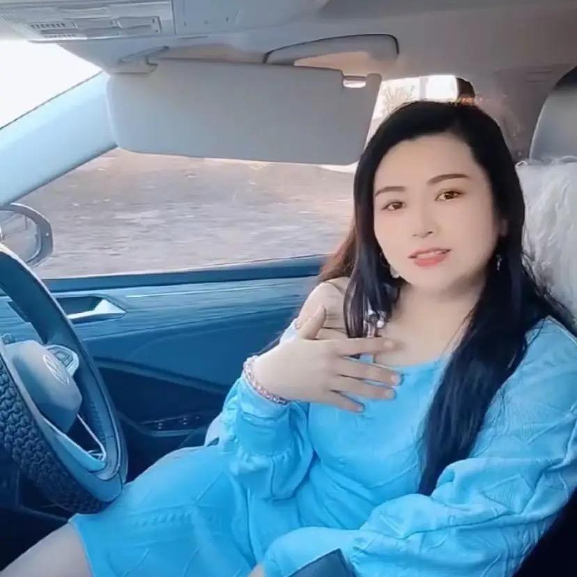 老 板 娘