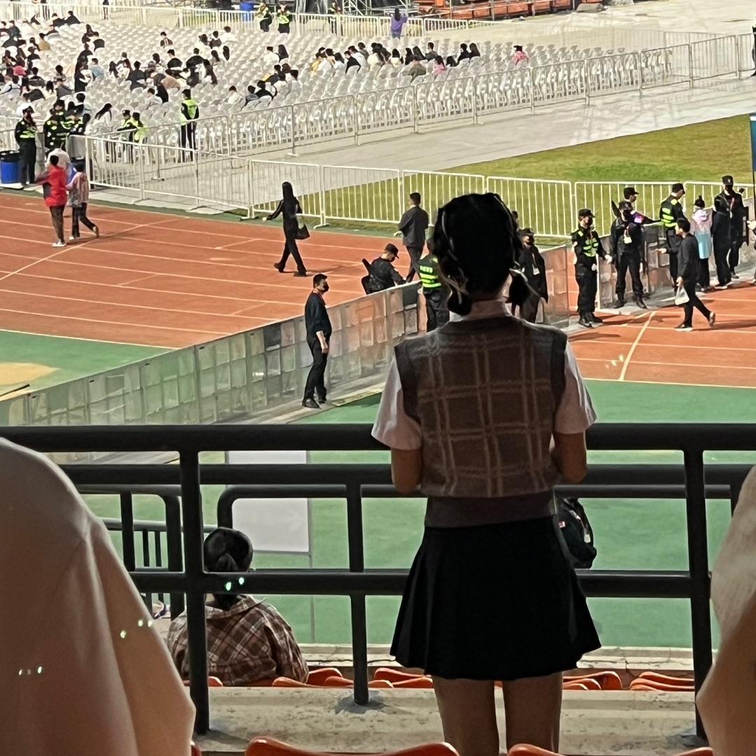 小乔吃饱了（见过两次薛之谦