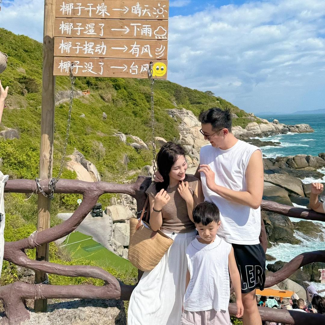 长腿美女卖手机