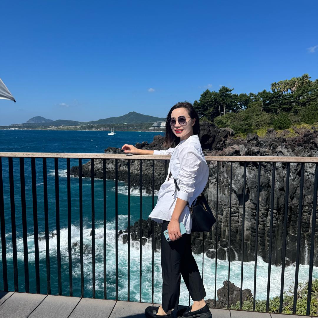 漠然大美妞