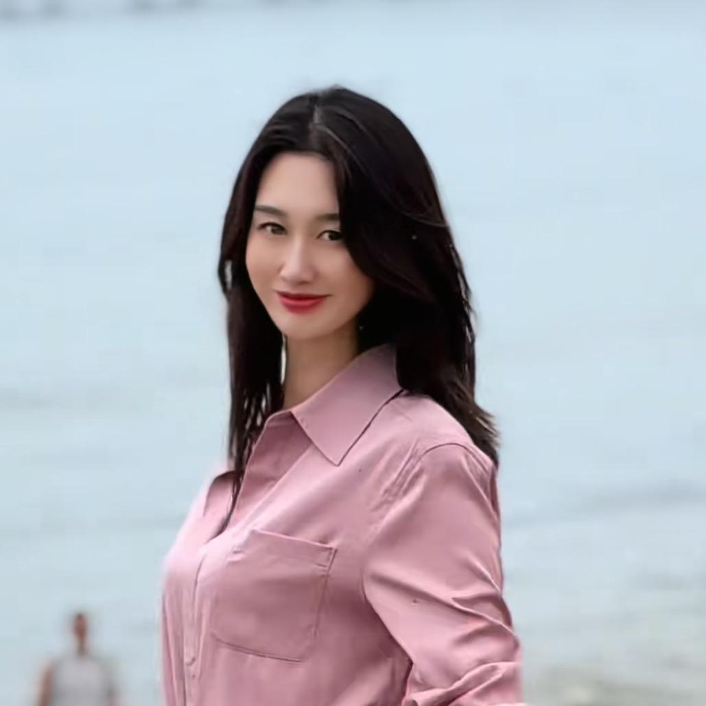 黄小依依