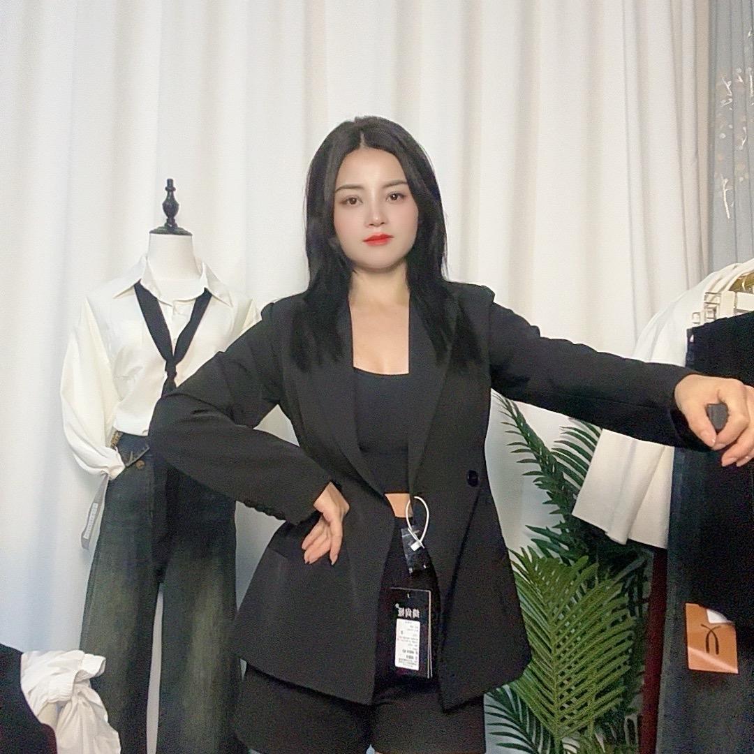 喜妹（女装、穿搭在橱窗）