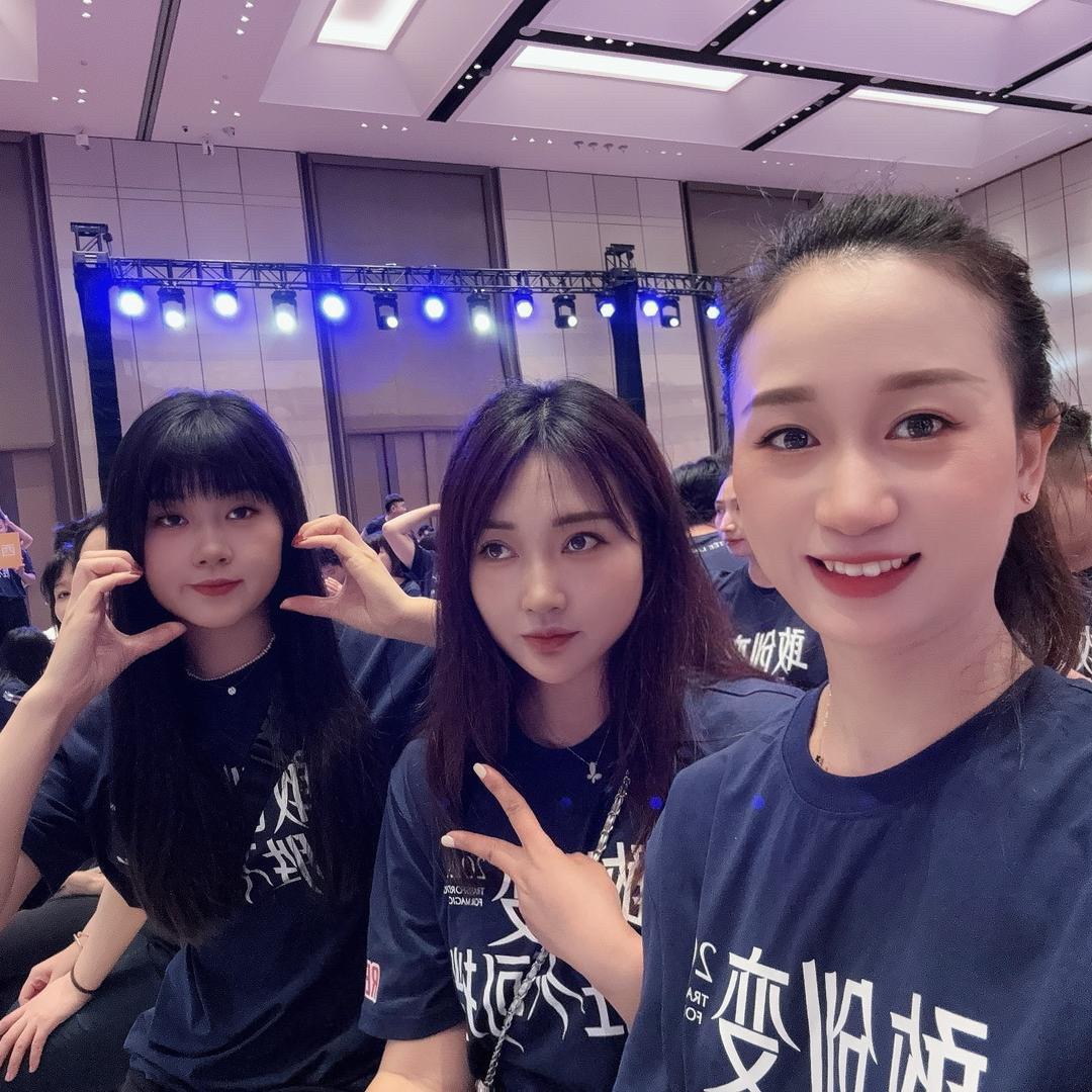 襄阳武商MALL雅诗兰黛专柜
