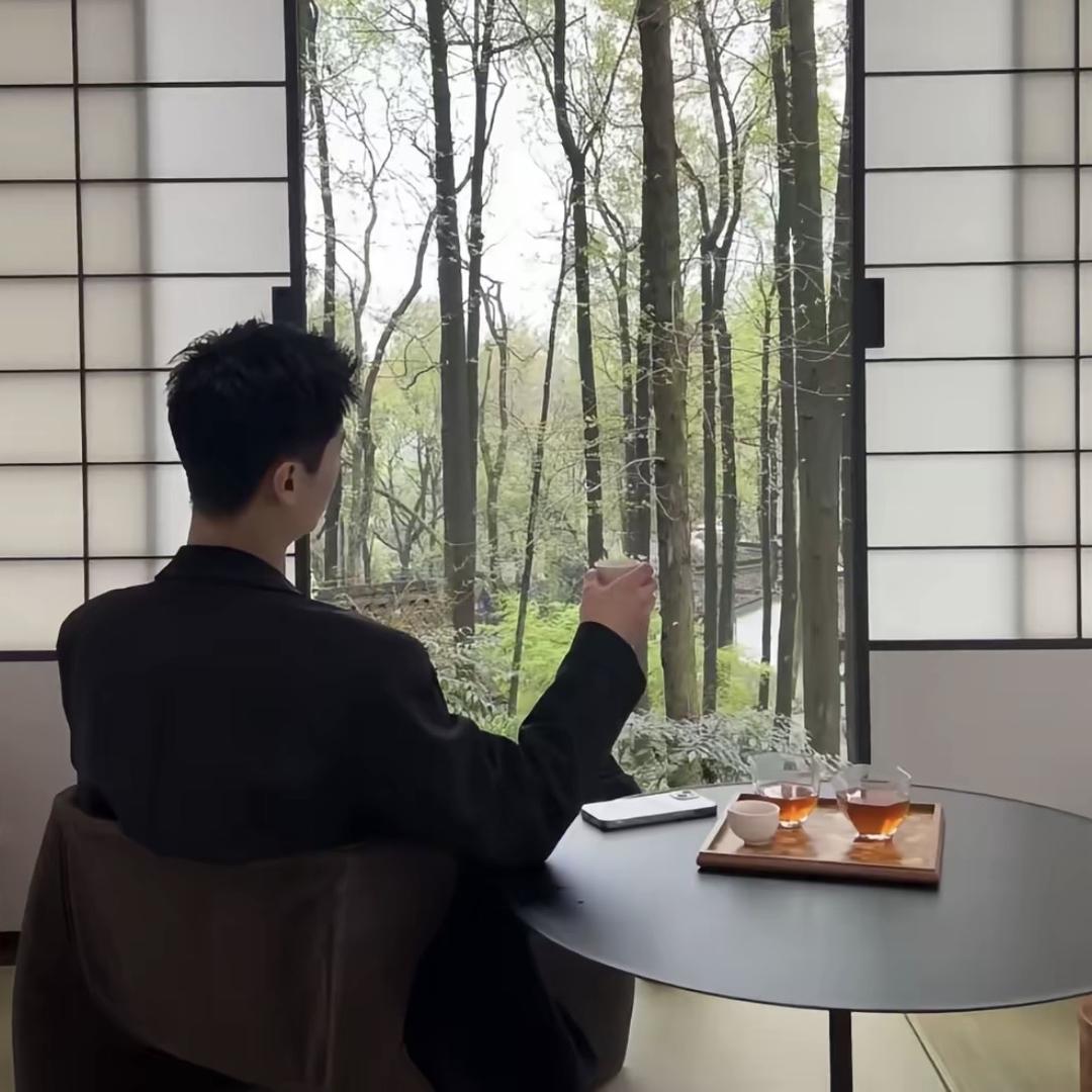 魅栗 浩宇教剪发