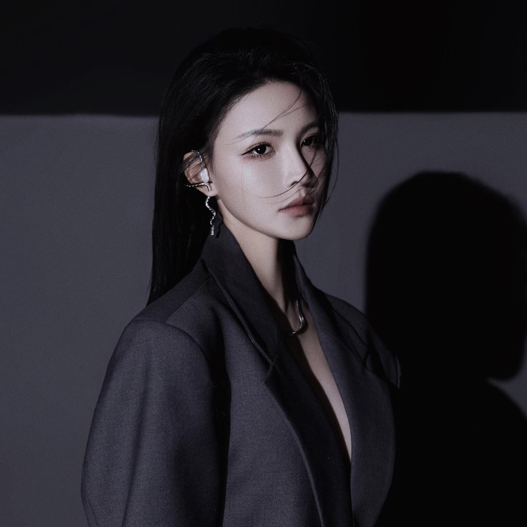 溶溶RONGRONG