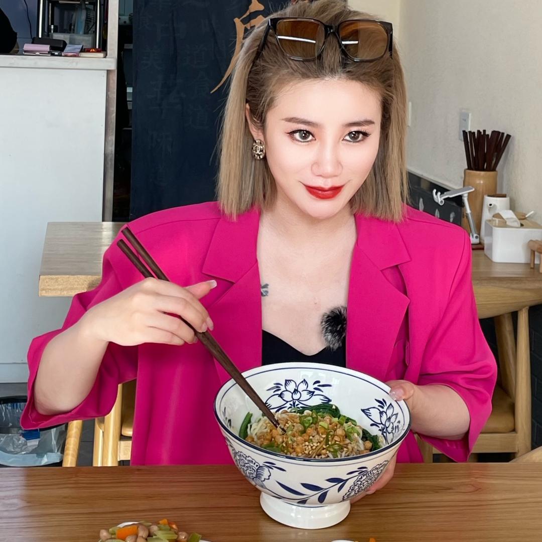 我都嫌你瘦🐰(大嘴）