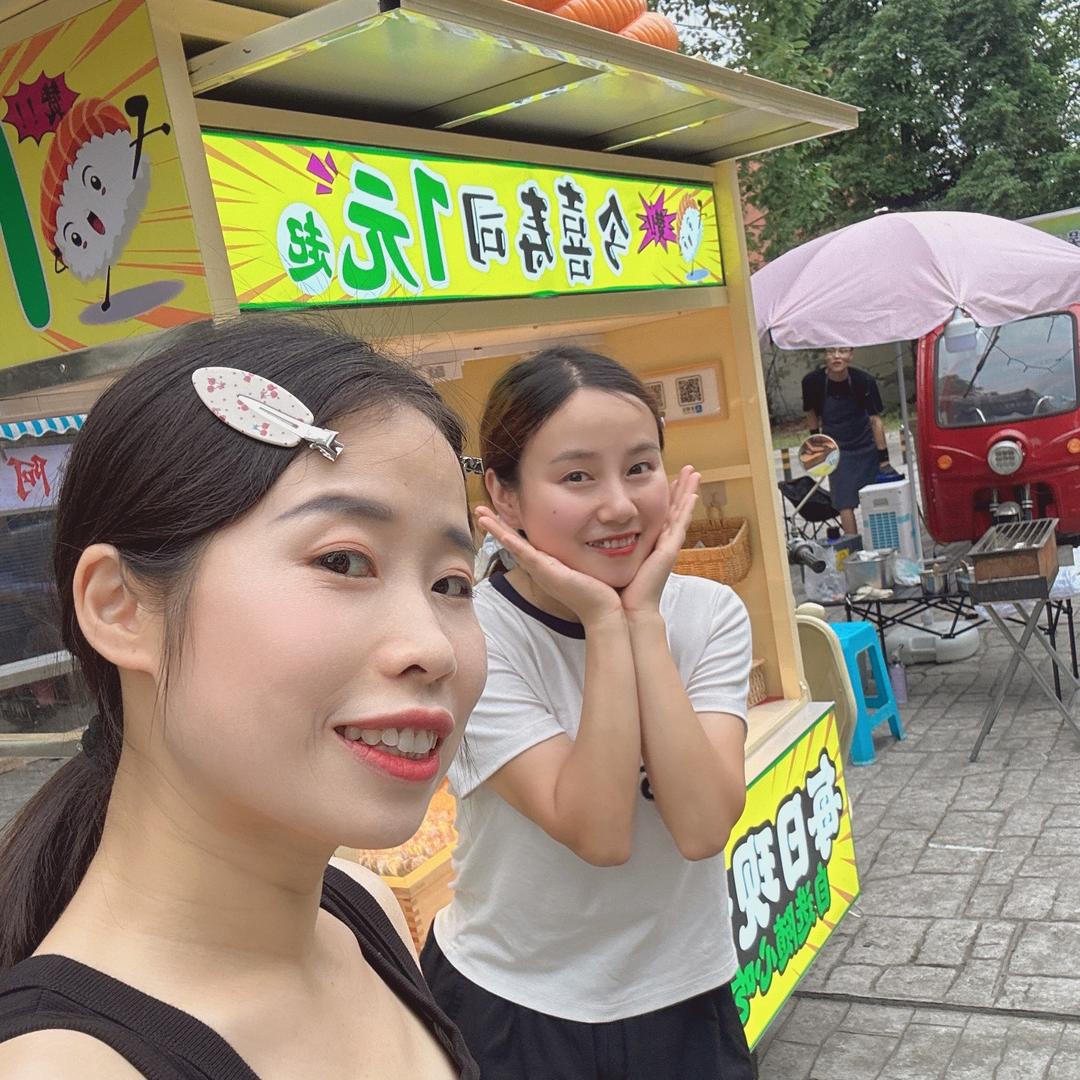@卖寿司的牛牛和小小