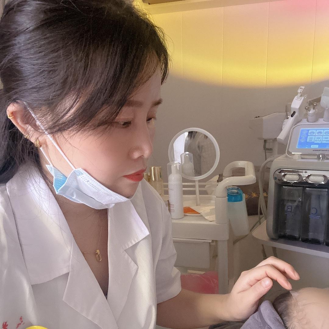 蕲春县倾城化妆品店