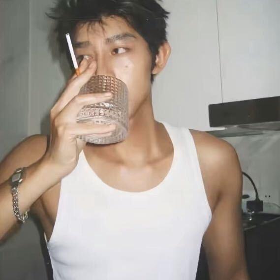 不愿别的男人见识你的妩媚
