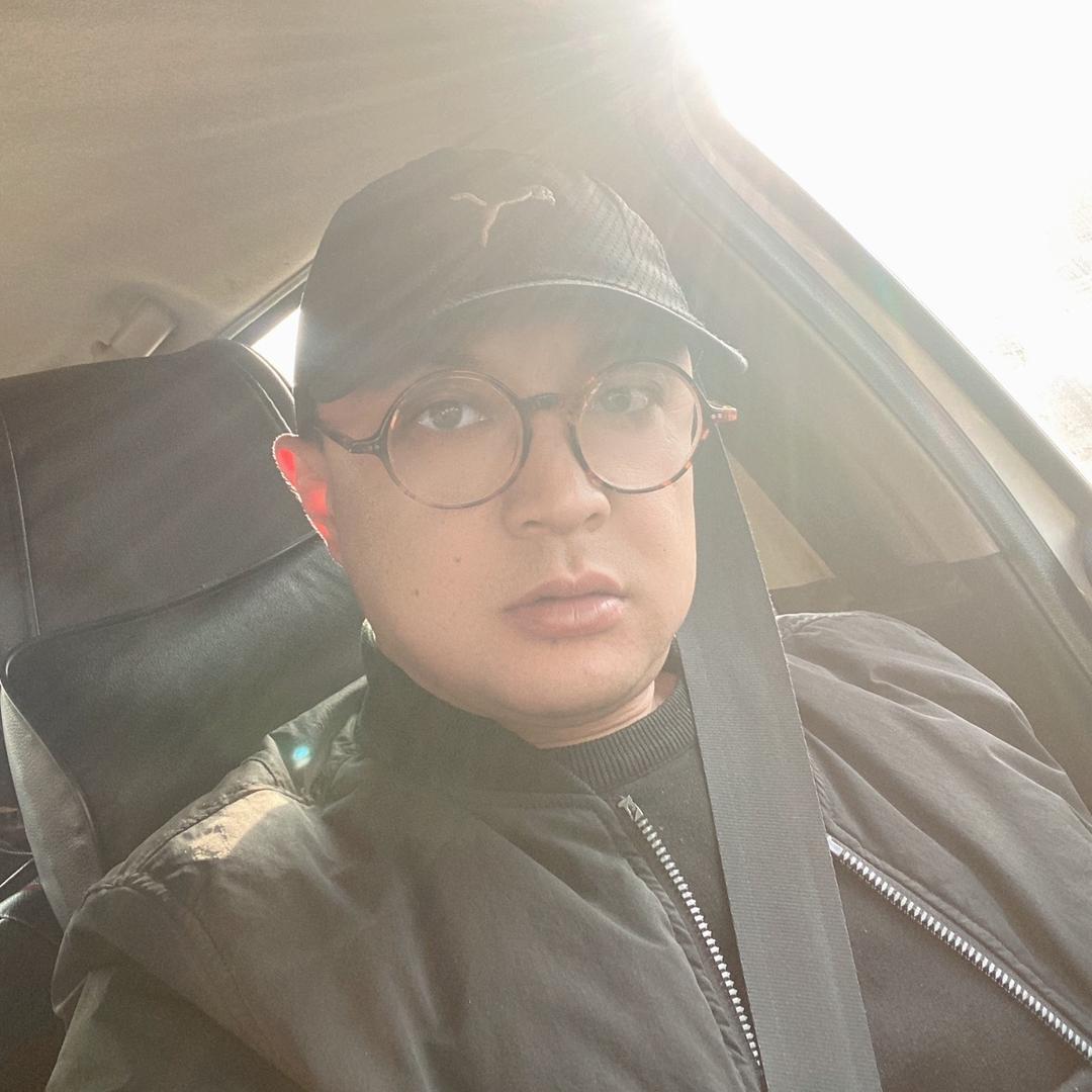 黑人骑的黑骡子