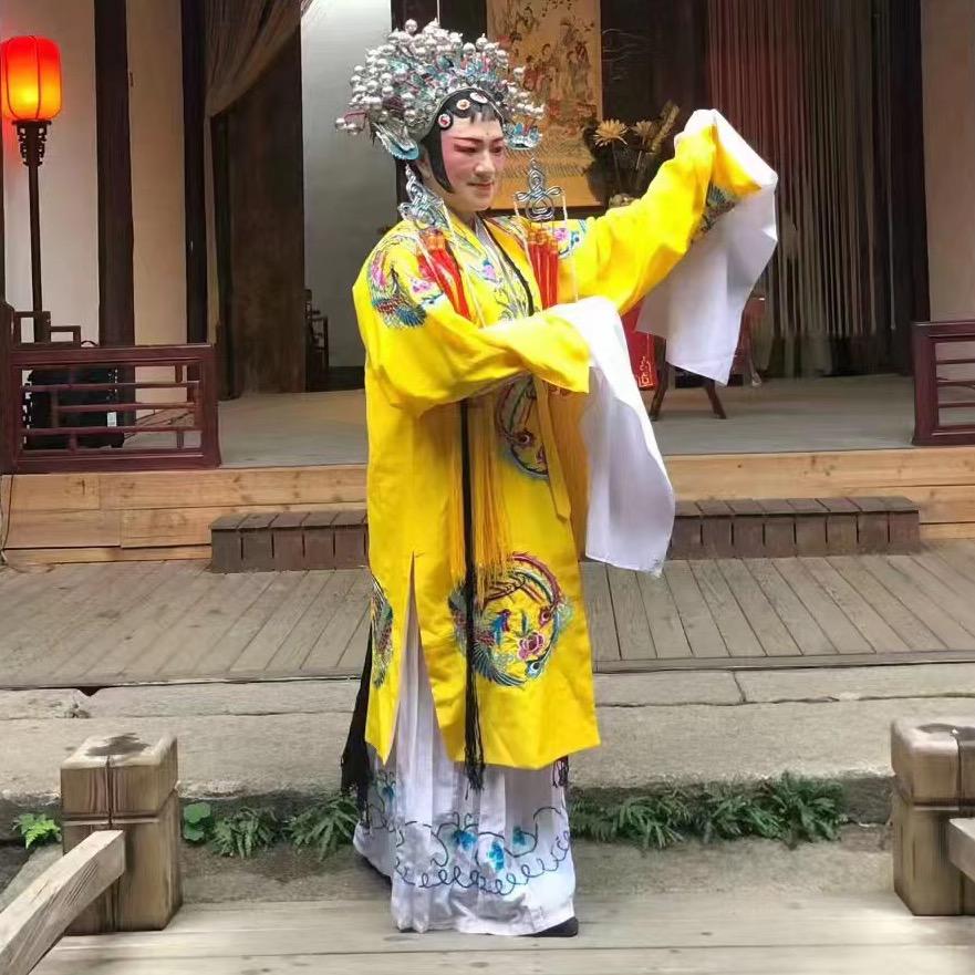 鄢小青