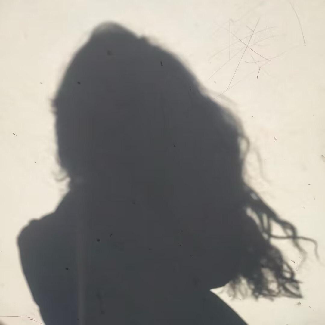 天空来回飘转的云