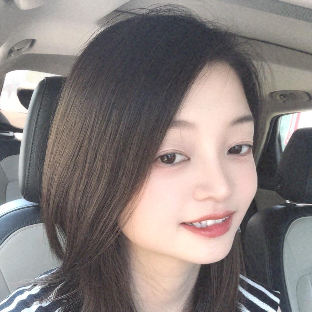 🌈   爱 笑 的 女 孩