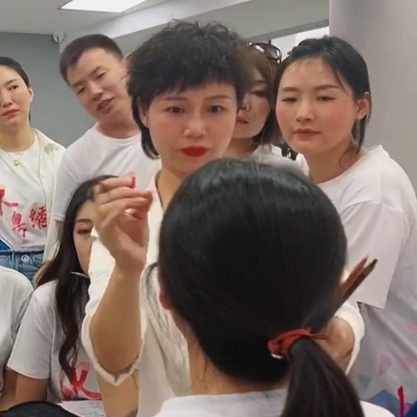 成都的周周老师