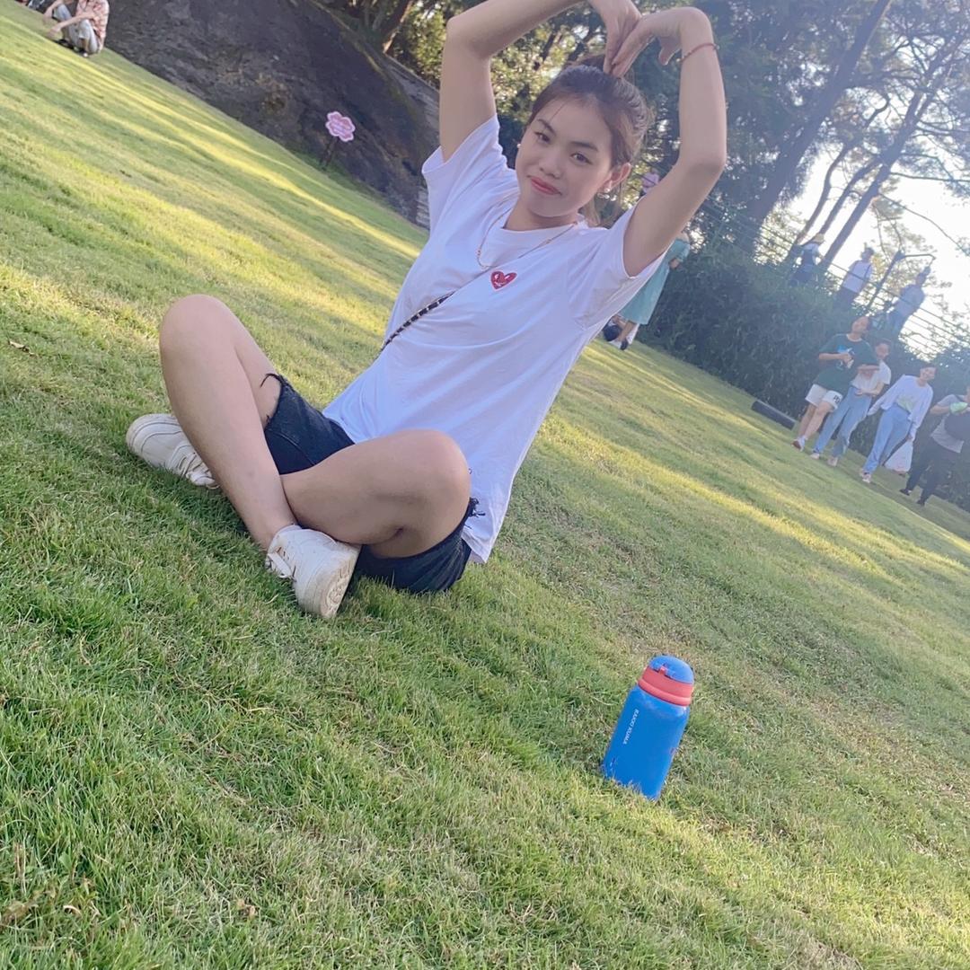 卖童装的小姐姐