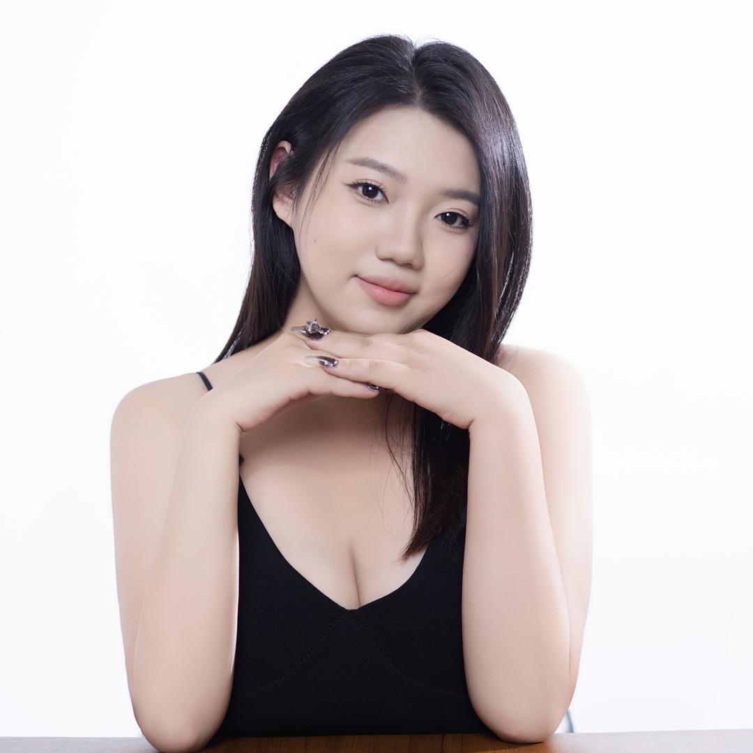 左左.