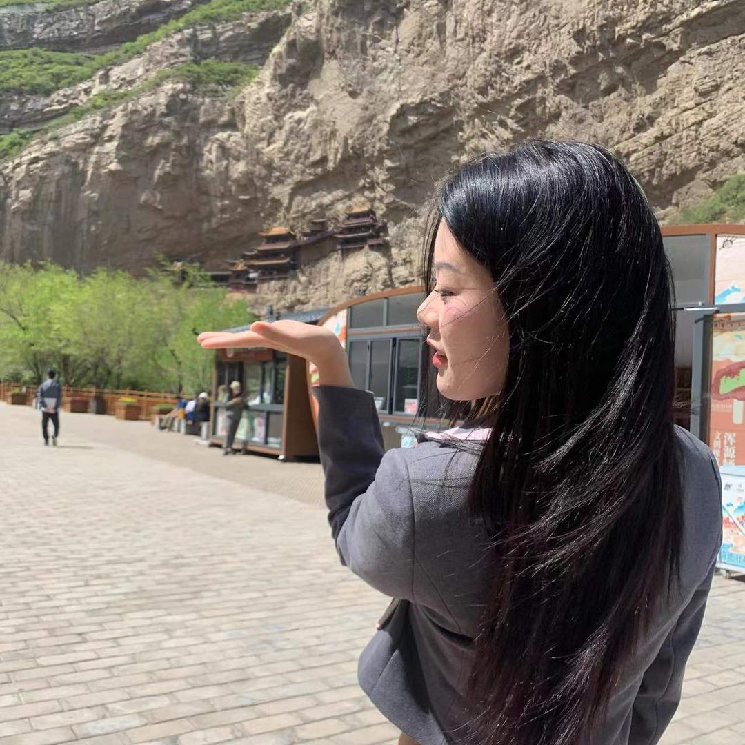 福福爱打高尔夫