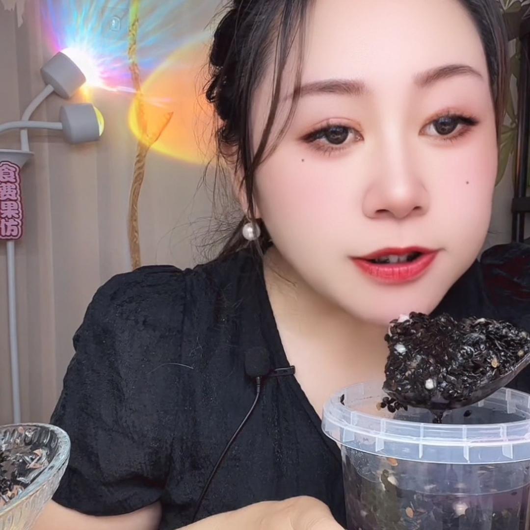 格格饿了晚7点到7点半直播