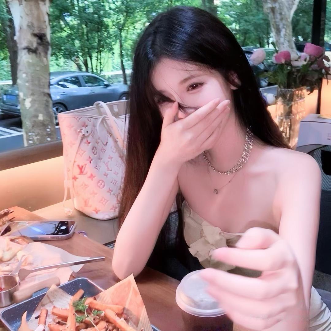 鱼饱饱啦ᶻᶻᶻ