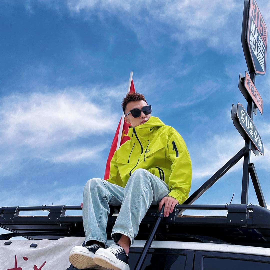 简界轻语男装店