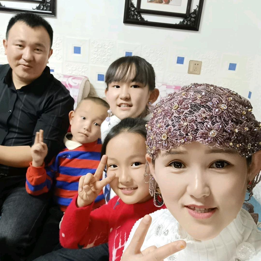 尕攒劲一家人