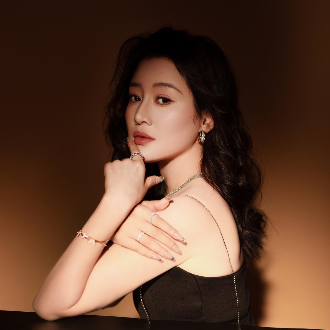 赵 丽