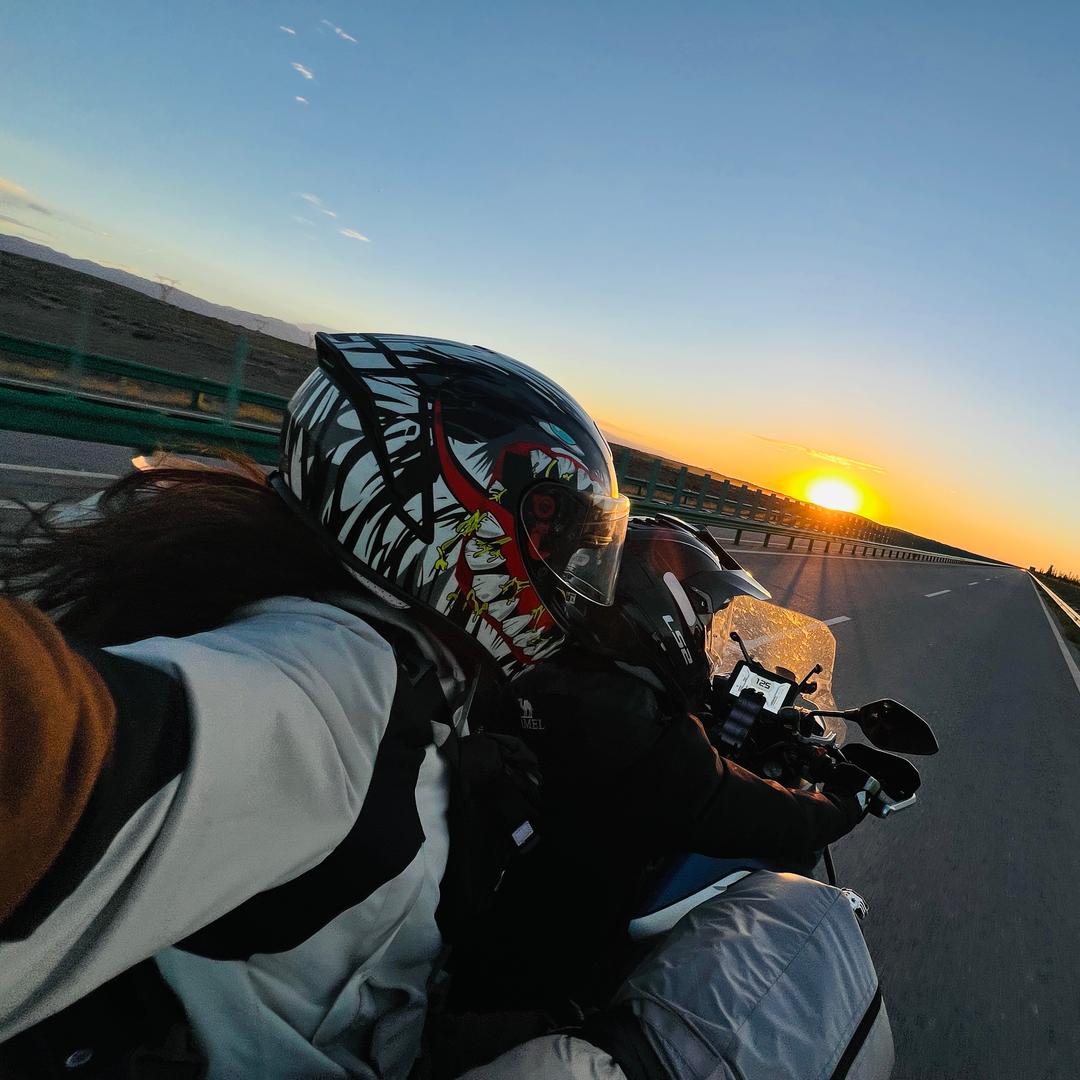 骑adv跑摩的的刘老师