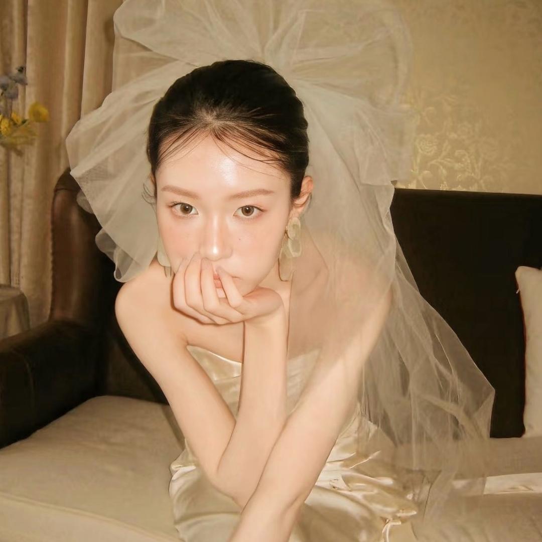 美女 敬礼＿