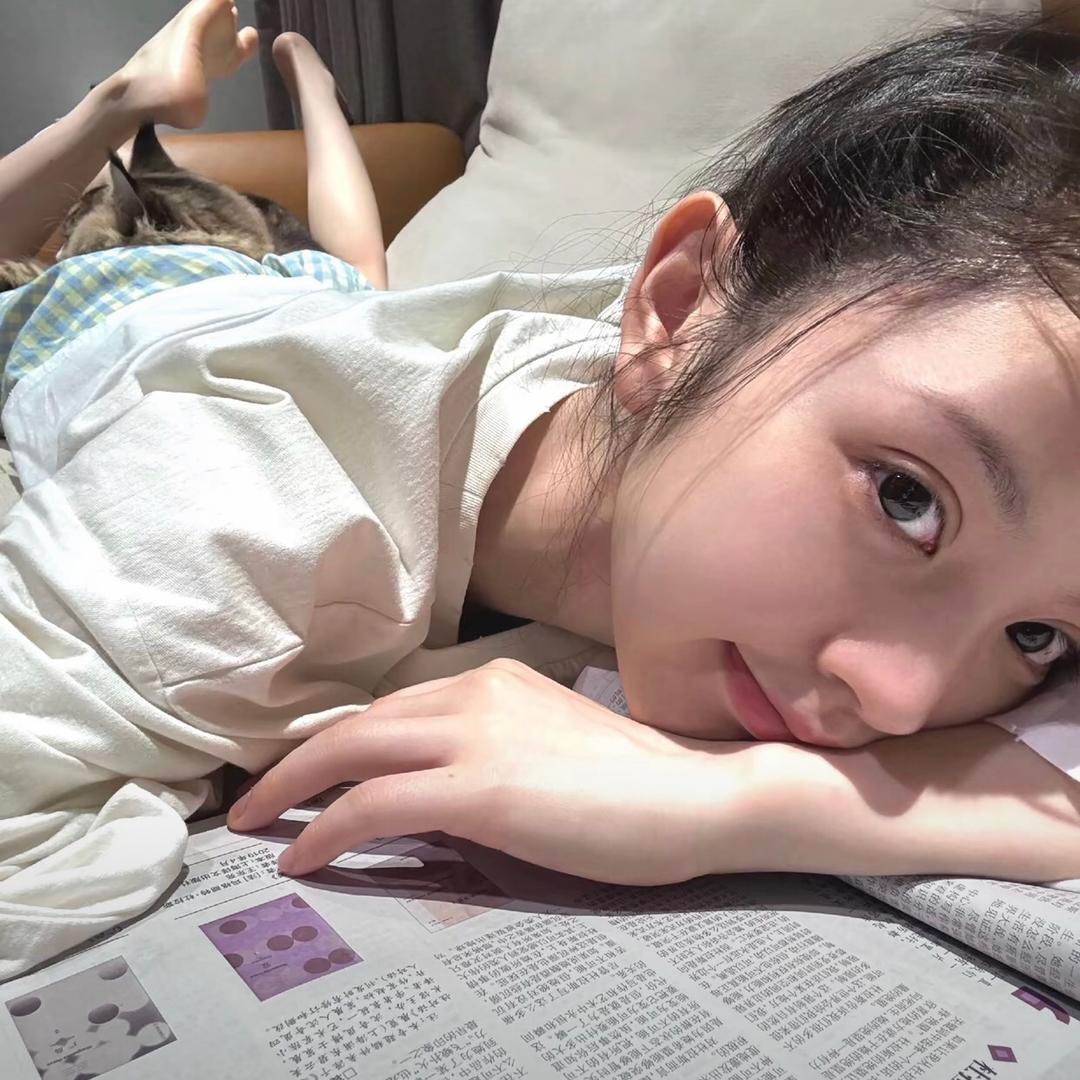 曦饼饼‘’薇（已开学😭）
