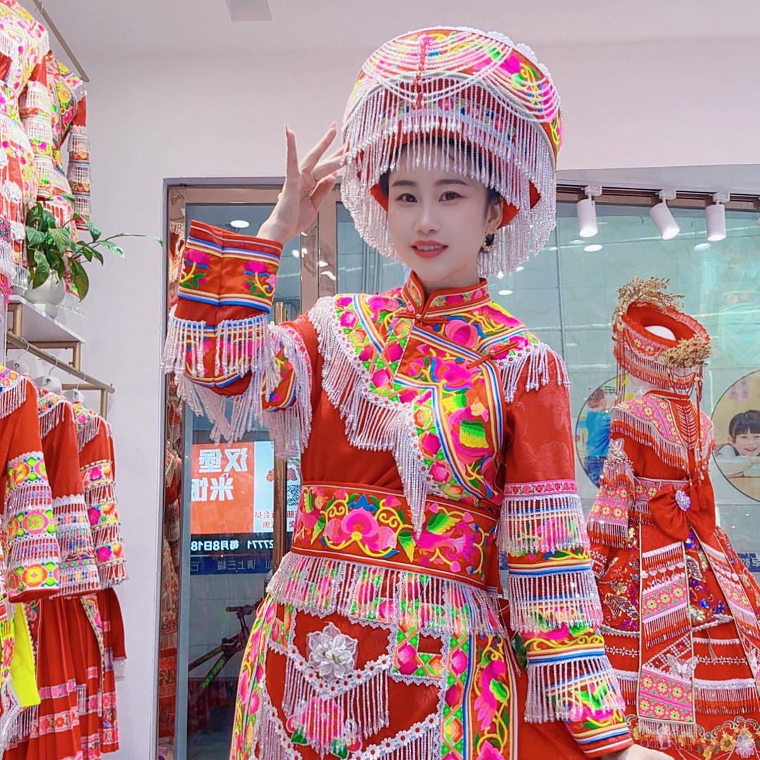 云南威信、珙县上罗依雨服装店的小店个体店
