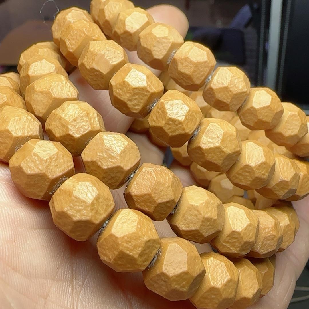 猴头文玩展厅批发